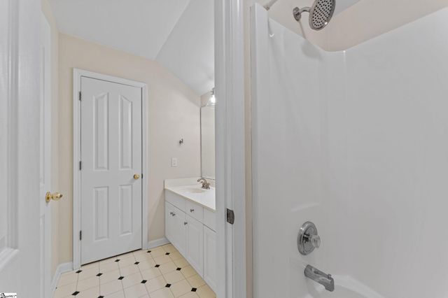 7 Hickory Hollow Court, Greenville, SC 29607