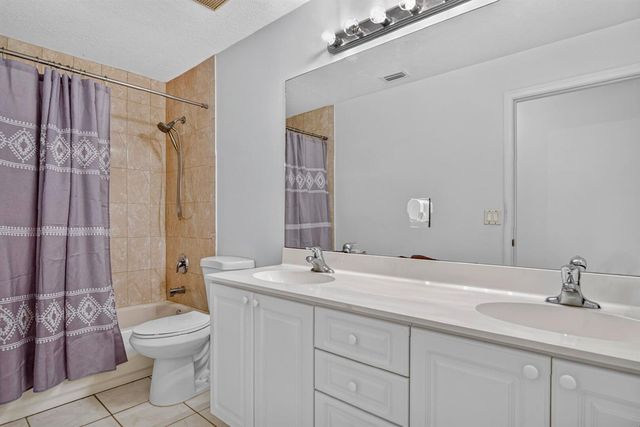 3408 SW Funtuna Street, Port St. Lucie, FL 34953