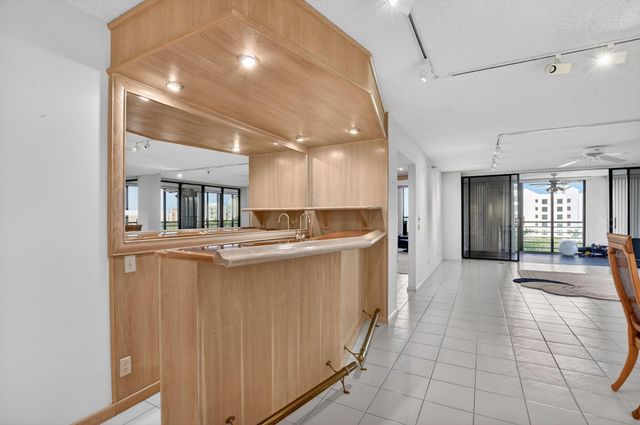 7564 Regency Lake Drive 701, Boca Raton, FL 33433