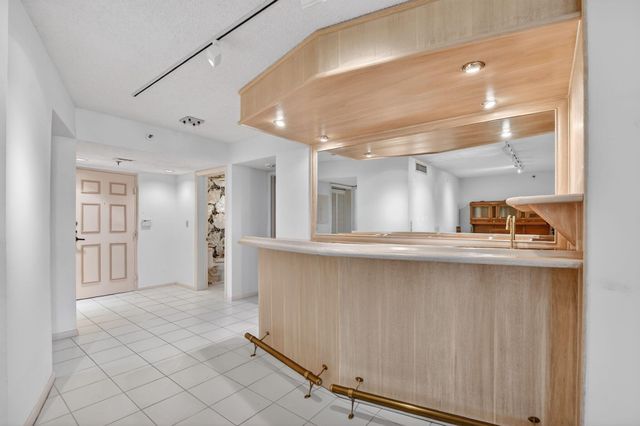 7564 Regency Lake Drive 701, Boca Raton, FL 33433