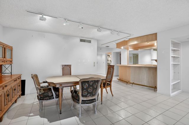 7564 Regency Lake Drive 701, Boca Raton, FL 33433