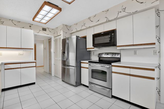 7564 Regency Lake Drive 701, Boca Raton, FL 33433