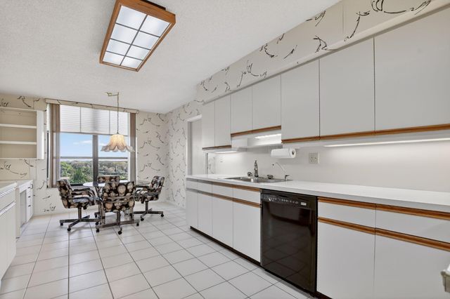 7564 Regency Lake Drive 701, Boca Raton, FL 33433