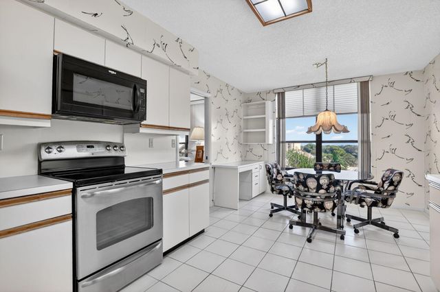 7564 Regency Lake Drive 701, Boca Raton, FL 33433