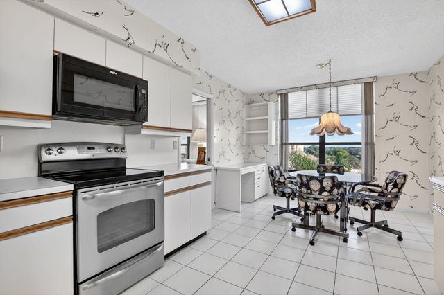 7564 Regency Lake Drive 701, Boca Raton, FL 33433