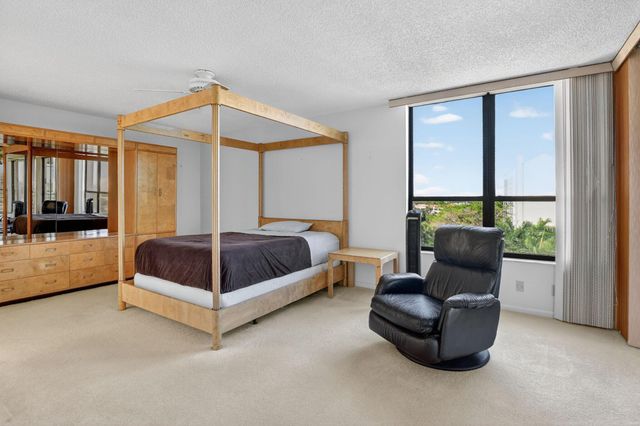 7564 Regency Lake Drive 701, Boca Raton, FL 33433