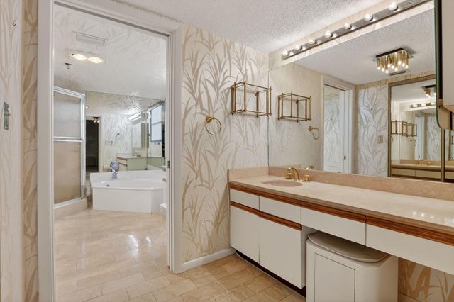 7564 Regency Lake Drive 701, Boca Raton, FL 33433