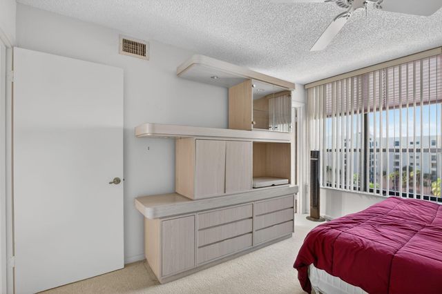 7564 Regency Lake Drive 701, Boca Raton, FL 33433