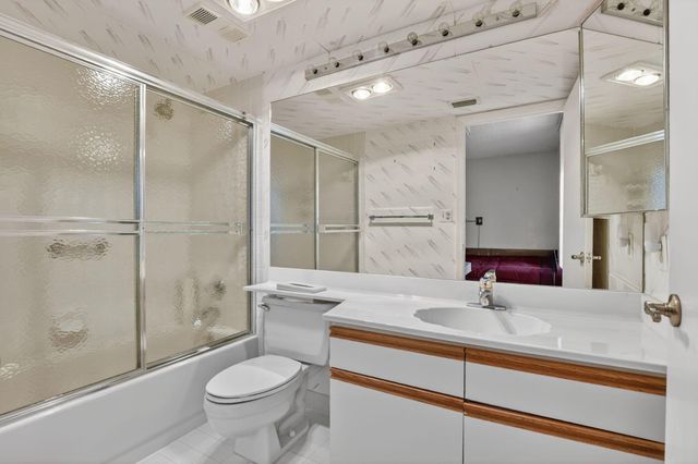 7564 Regency Lake Drive 701, Boca Raton, FL 33433