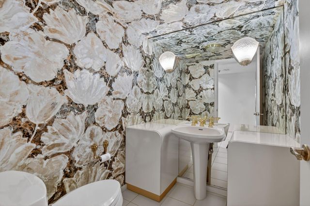 7564 Regency Lake Drive 701, Boca Raton, FL 33433