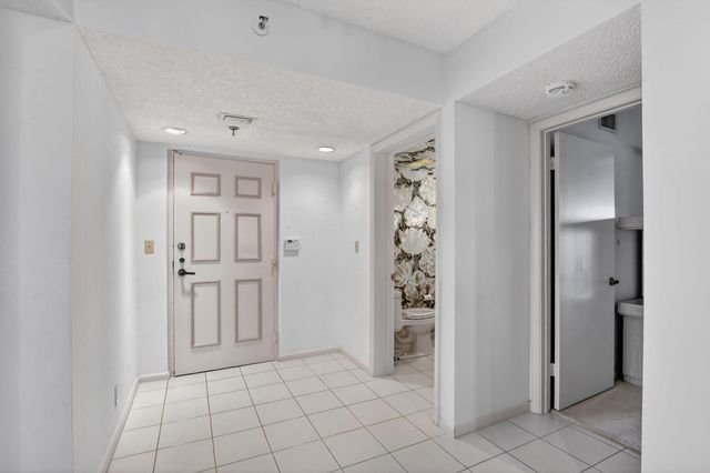 7564 Regency Lake Drive 701, Boca Raton, FL 33433