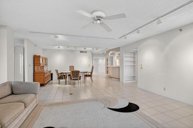 7564 Regency Lake Drive 701, Boca Raton, FL 33433