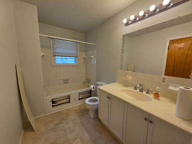 215 Woodard Avenue, Cleburne, TX 76033