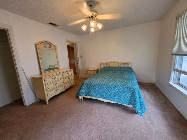 215 Woodard Avenue, Cleburne, TX 76033