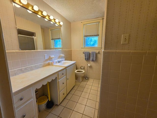 215 Woodard Avenue, Cleburne, TX 76033