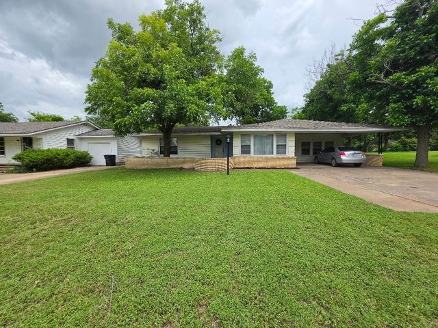 215 Woodard Avenue, Cleburne, TX 76033