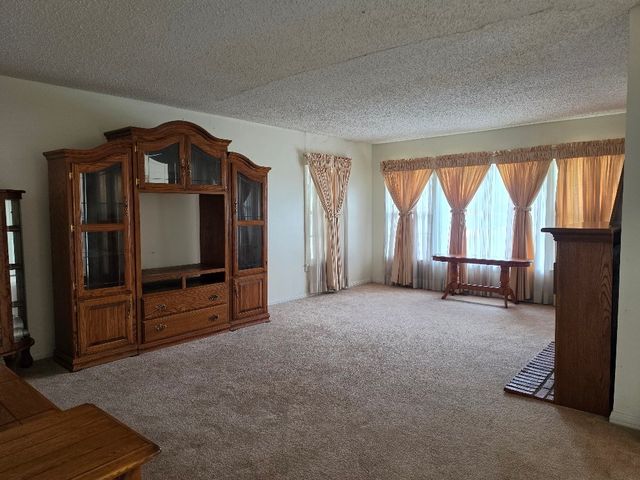 215 Woodard Avenue, Cleburne, TX 76033