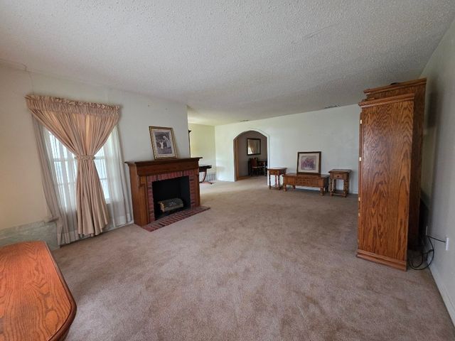 215 Woodard Avenue, Cleburne, TX 76033