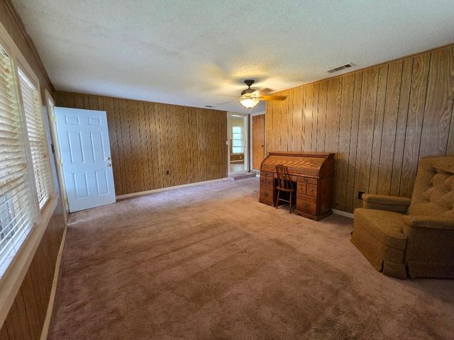 215 Woodard Avenue, Cleburne, TX 76033