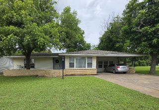 215 Woodard Avenue, Cleburne, TX 76033