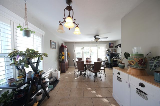 11821 Lori Dr, Corpus Christi, TX 78410