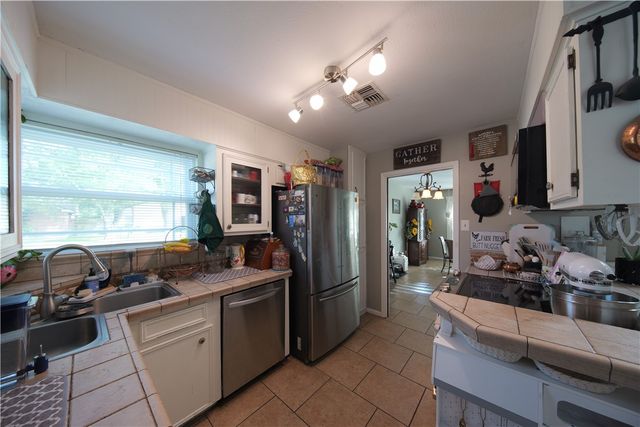 11821 Lori Dr, Corpus Christi, TX 78410