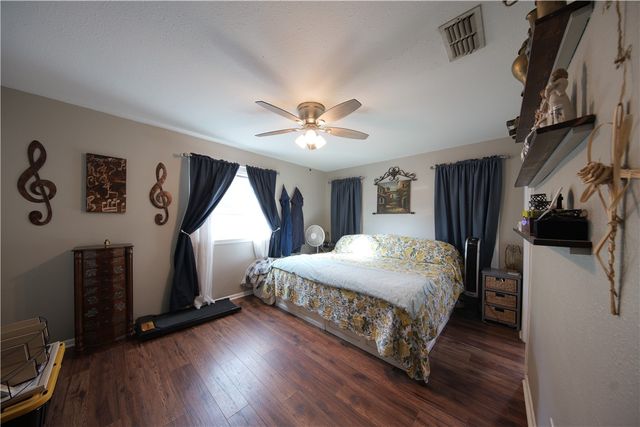 11821 Lori Dr, Corpus Christi, TX 78410