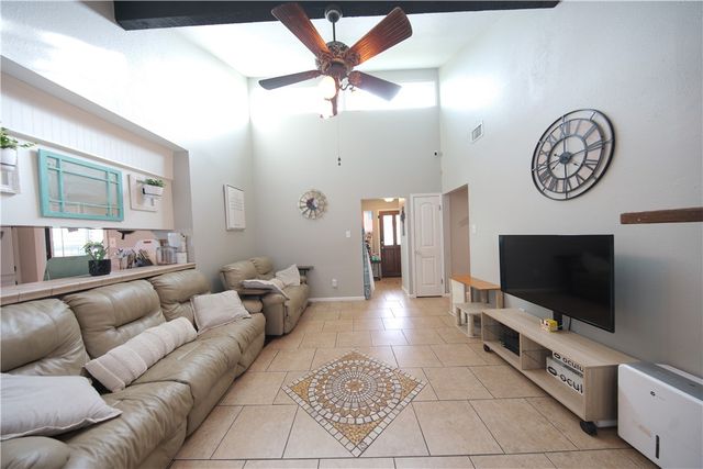 11821 Lori Dr, Corpus Christi, TX 78410