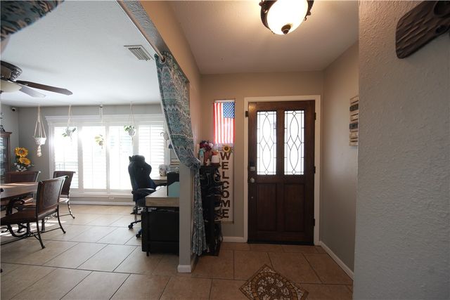 11821 Lori Dr, Corpus Christi, TX 78410