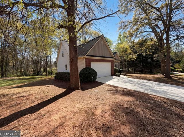 95 Woods Way, Jefferson, GA 30549