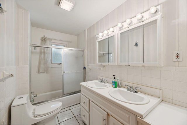 5563 Spring Creek Road, Three Oaks, MI 49128