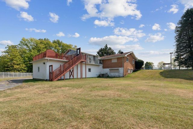 5563 Spring Creek Road, Three Oaks, MI 49128