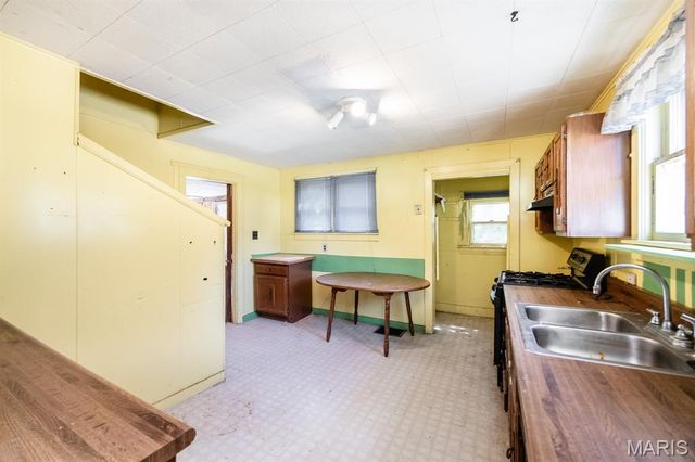 2901 Fernwood Avenue, Alton, IL 62002