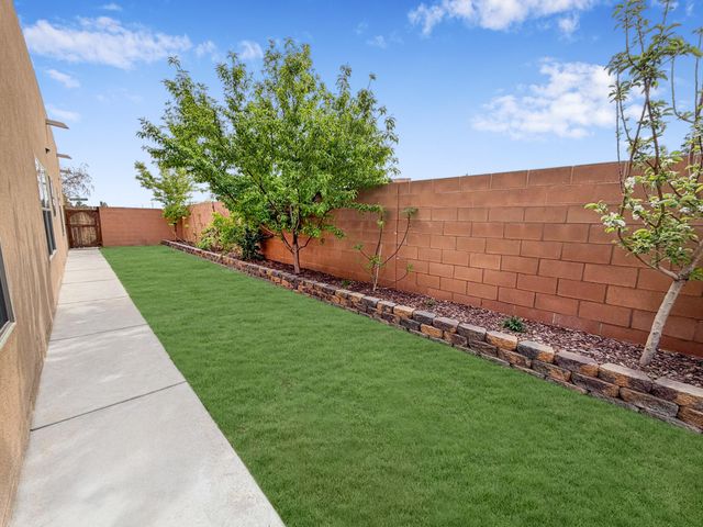5543 Costa Uerde Road NW, Albuquerque, NM 87120