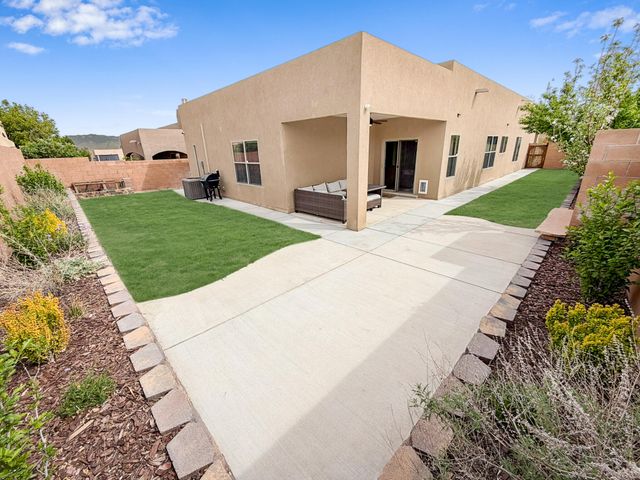 5543 Costa Uerde Road NW, Albuquerque, NM 87120
