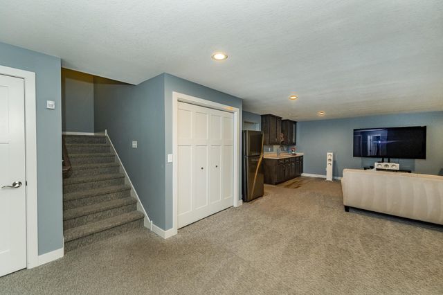 4283 Stone Point Drive NE, Rochester, MN 55906