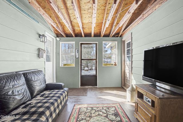 2013 Piney Point Road, Troy, NY 12180