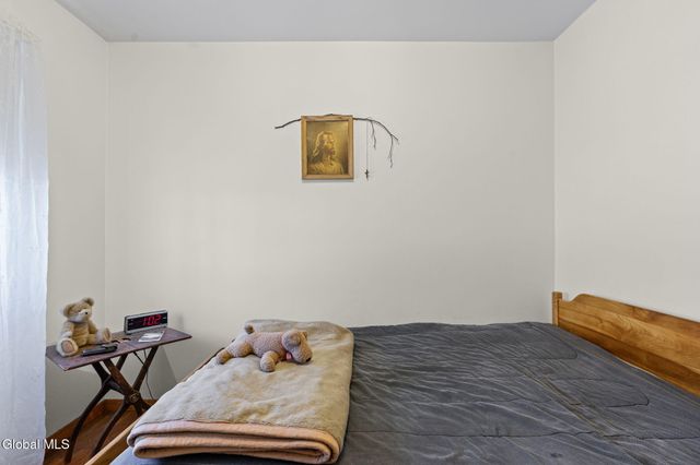 2013 Piney Point Road, Troy, NY 12180