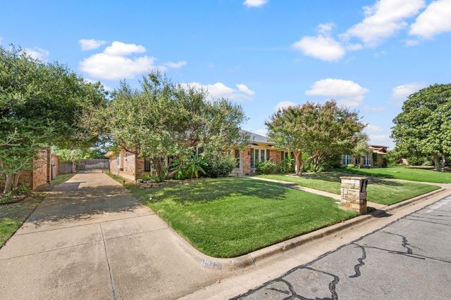 1922 Rockbrook Drive, Arlington, TX 76006
