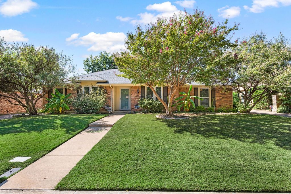 1922 Rockbrook Drive, Arlington, TX 76006