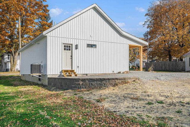 102 S Seventh Street, Pierceton, IN 46562