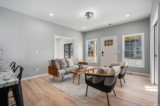102 S Seventh Street, Pierceton, IN 46562