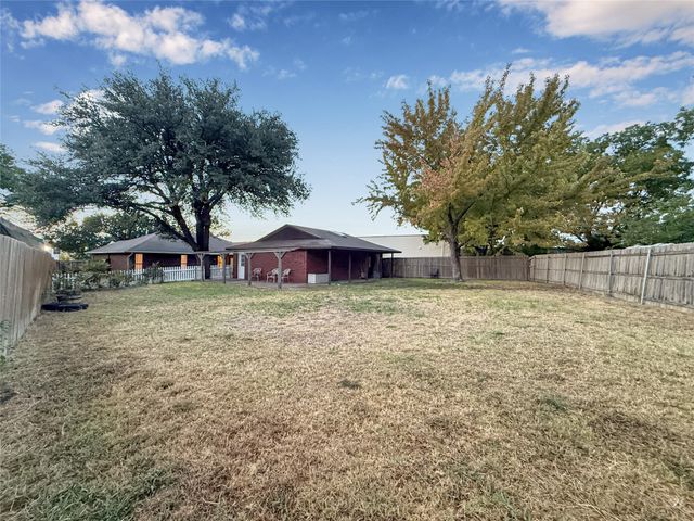 316 N Winding Oaks Drive, Wylie, TX 75098
