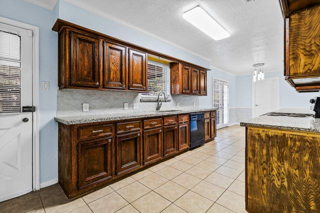 175 Greenwood Drive, Livingston, TX 77351