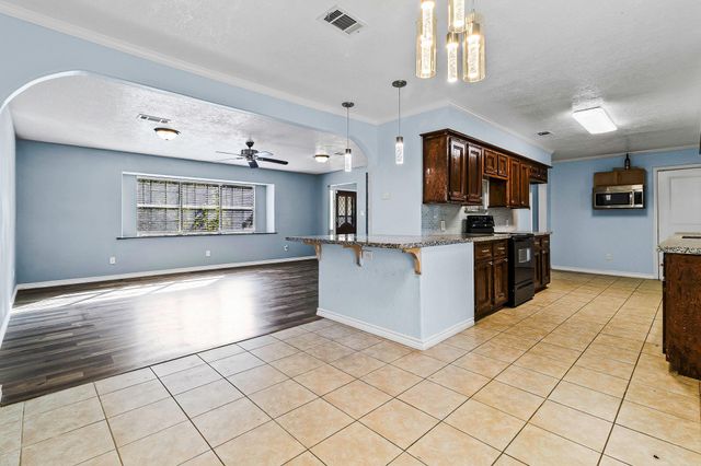 175 Greenwood Drive, Livingston, TX 77351