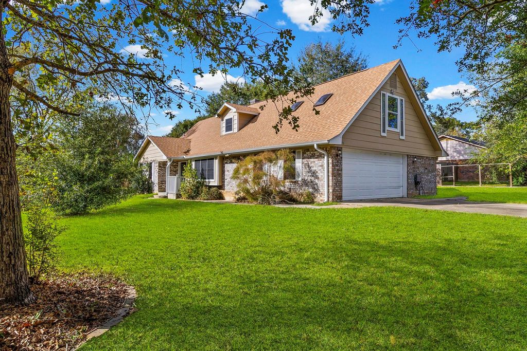 175 Greenwood Drive, Livingston, TX 77351