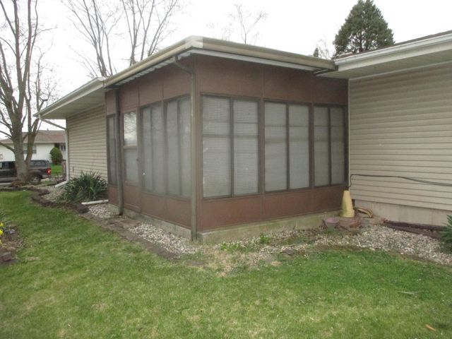2962 W 63rd Place, Merrillville, IN 46410