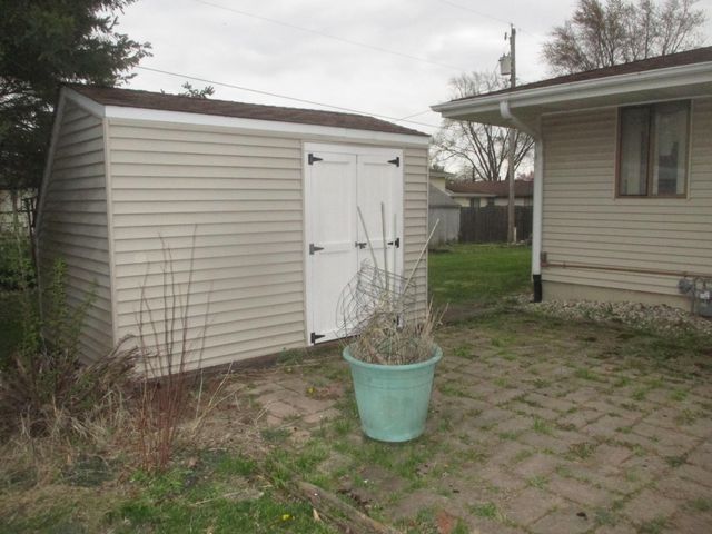 2962 W 63rd Place, Merrillville, IN 46410