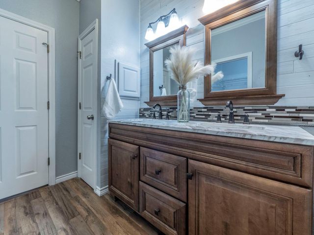 7501 Shadowridge RUN 103, Austin, TX 78749