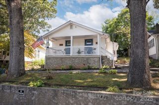 18 Oteen Park Place, Asheville, NC 28805